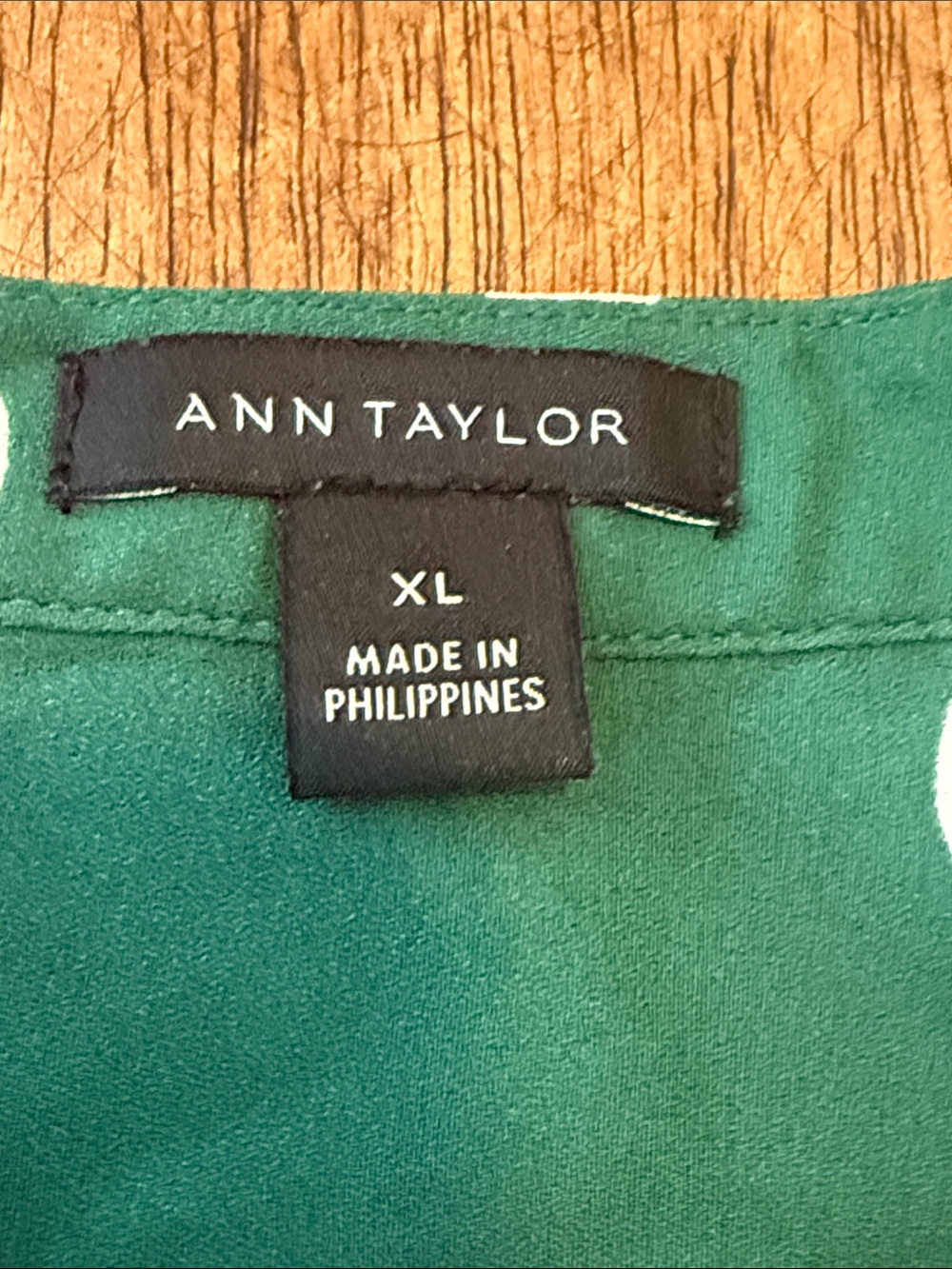Ann Taylor Green Polka Dot Short-Sleeve Blouse - Picture 2 of 4